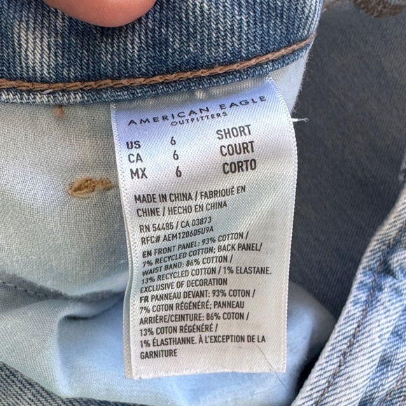 American Eagle Outfitters Light Blue Strigid Mom Jean almost new 6S - Picture 3 of 8